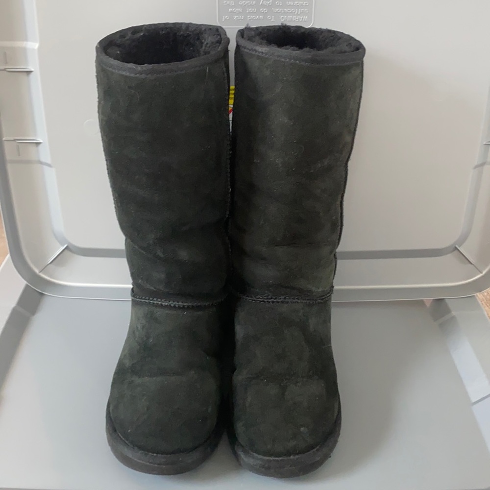 Black Tall Ugg’s